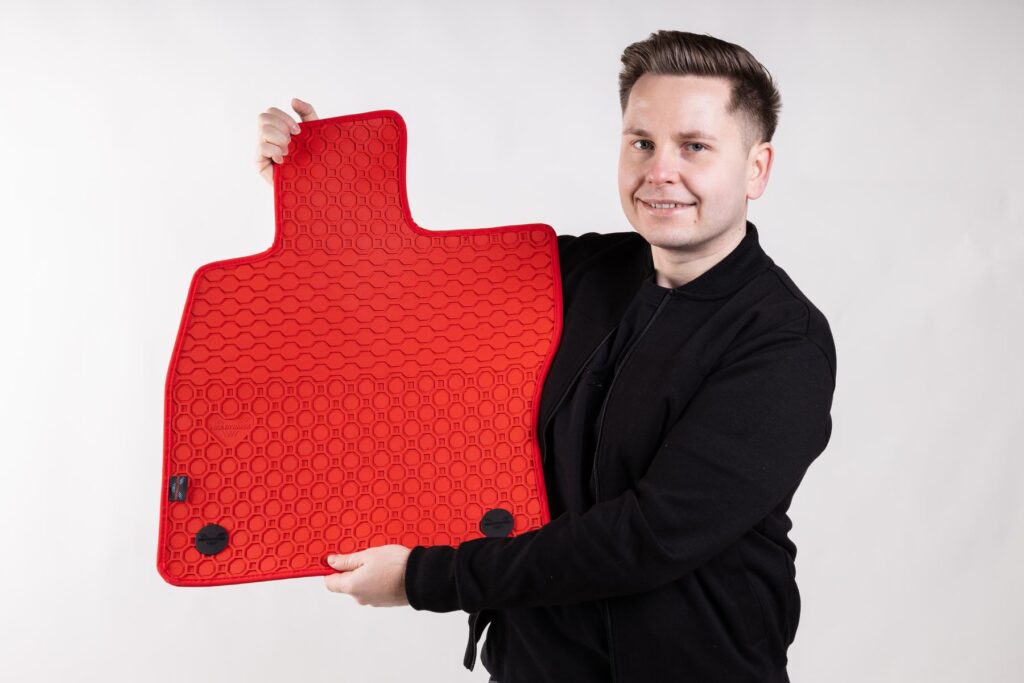 Czerwone dywaniki gumowe polskiej produkcji
